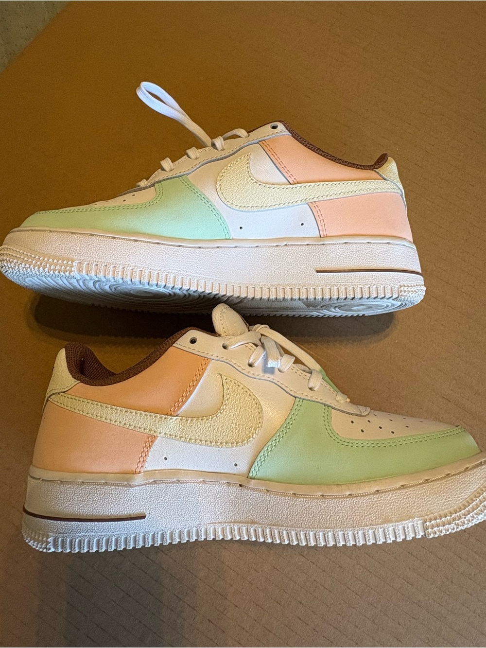 Nike Air Force 1 Low-Top LV8 Sneakers in Pastel Mint & Peach (Ice Cream)